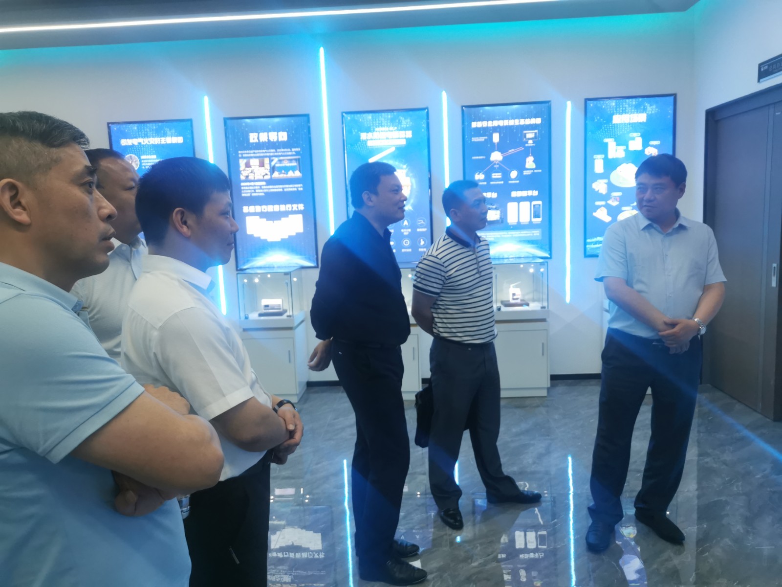 微信图片_20220520154331.jpg 大冶市委常委领导莅临珩祥科技参观指导